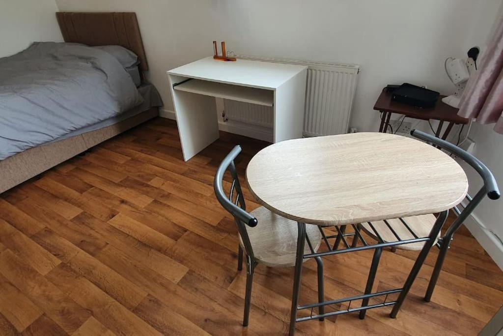 One Bedroom Studio Close To City Centre *