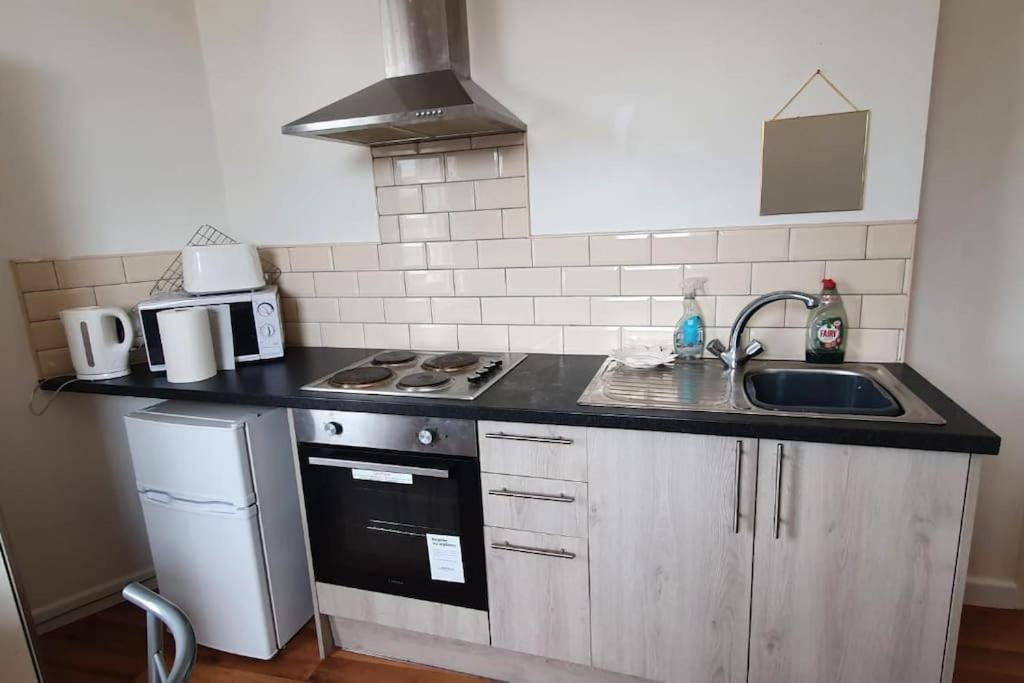 One Bedroom Studio Close To City Centre Apartment